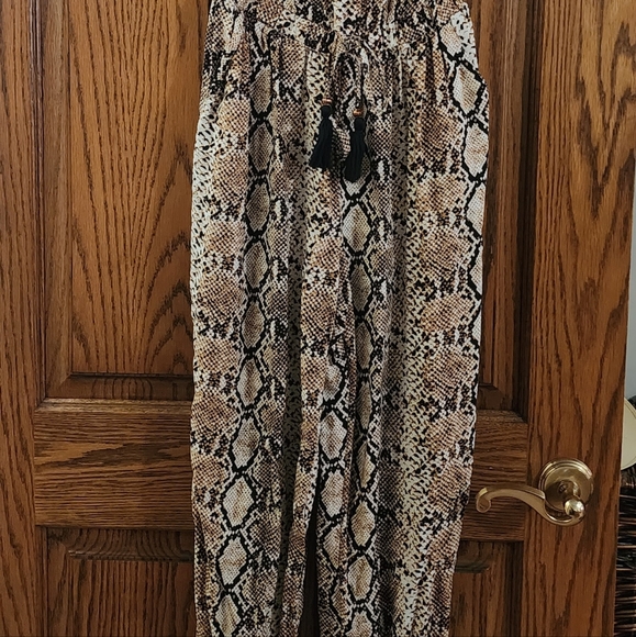 Leopard Romper - Picture 2 of 3